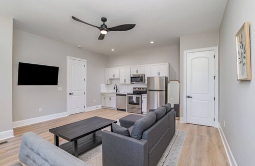 Weddington House | Charming New Guest House Retreat - Modern Comfort & Serenity
