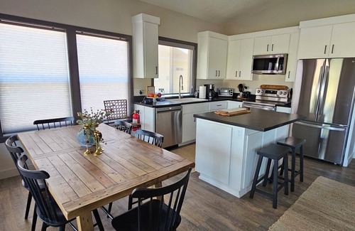 Pierre House | Charming New Lake House