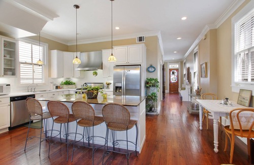Audubon House | Charming New Orleans Cottage Steps from Audubon Park and Magazine St