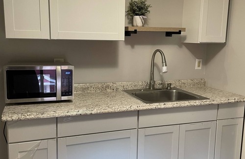 St. Albans Apartment | Charming Newly Renovated 1 Bedroom