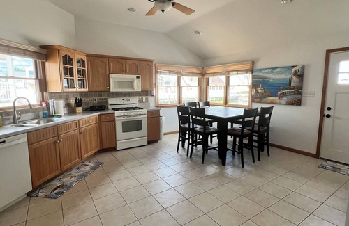 Leeds Point House | CHARMING NEWLY RENOVATED 4-BEDROOM HOUSE ON LAGOON IN BEACH HAVEN WEST