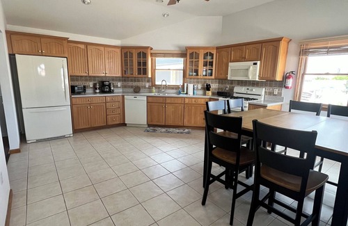 Leeds Point House | CHARMING NEWLY RENOVATED 4-BEDROOM HOUSE ON LAGOON IN BEACH HAVEN WEST