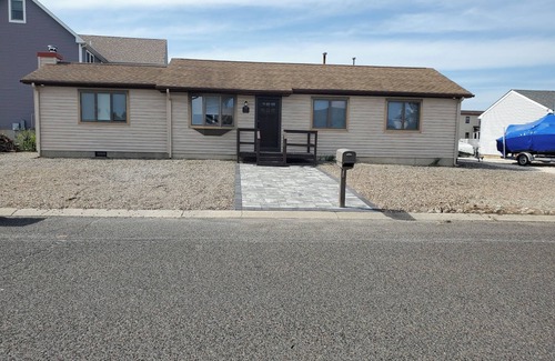 Leeds Point House | CHARMING NEWLY RENOVATED 4-BEDROOM HOUSE ON LAGOON IN BEACH HAVEN WEST