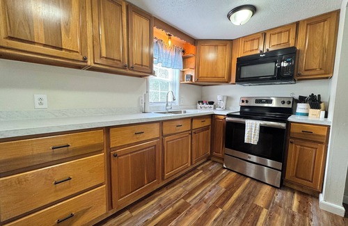 Geneva House | Charming- Newly Listed, SPIRE, GOTL, Wineries