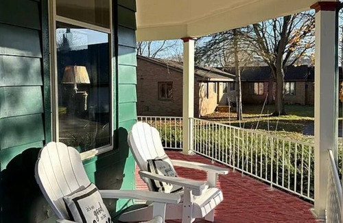 Pinckney House | Charming *newly renovated* Victorian House for Rent