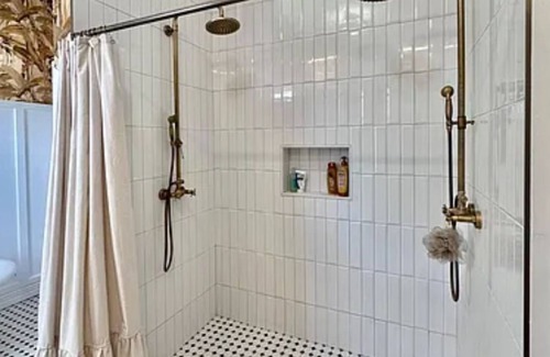 Pinckney House | Charming *newly renovated* Victorian House for Rent