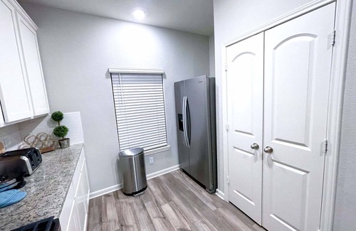 Anna House | Charming Newly Renovated 5bedroom home. Game Room WiFi, 3 bathrooms 2cars garage