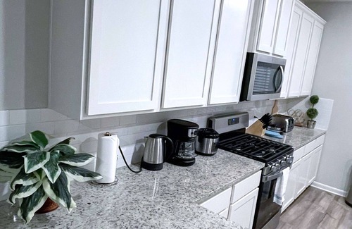 Anna House | Charming Newly Renovated 5bedroom home. Game Room WiFi, 3 bathrooms 2cars garage