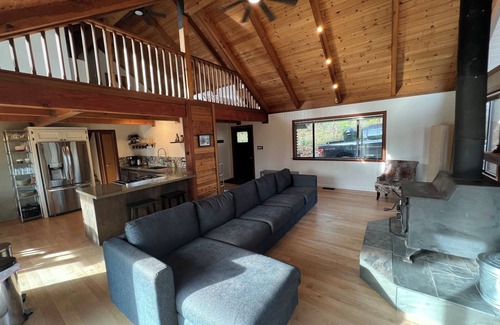 Arnold Cabin | Charming newly renovated 3-bedroom cabin in delightful Blue Lake Springs,Arnold