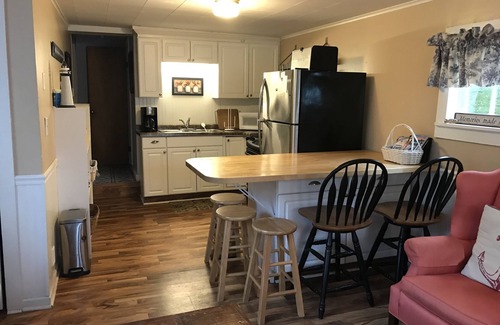 Lakeside Cottage | Charming, newly updated 2 Bedroom Cottage, Pet Friendly