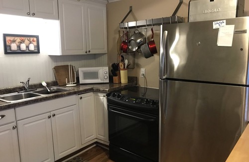 Lakeside Cottage | Charming, newly updated 2 Bedroom Cottage, Pet Friendly