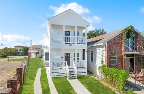 Marlyville - Fontainebleau Apartment | Charming NOLA Oasis