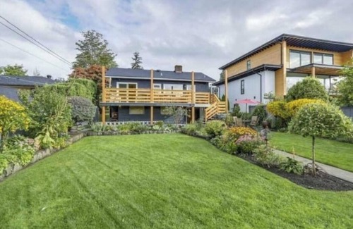 Grand Boulevard House | Charming North Van Place