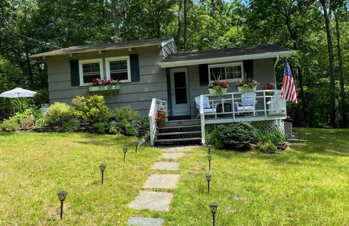 Southold House | Charming North Fork Beach Cottage