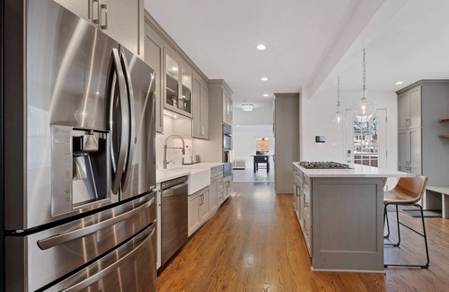 Oak Park House | Charming Oak Park 4BD/3.5BA and 2 Private Parking by AllSet Turnover