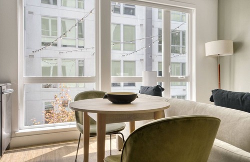 Lakeside Apartment | Charming Oakland Studio w/Coworking & Gym, near BART, by Blueground