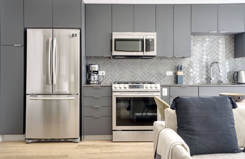 Lakeside Apartment | Charming Oakland Studio w/Coworking & Gym, near BART, by Blueground