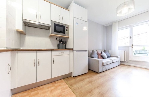 Las Campas y San Claudio Apartment | Charming Oasis in Oviedo with Private Terrace