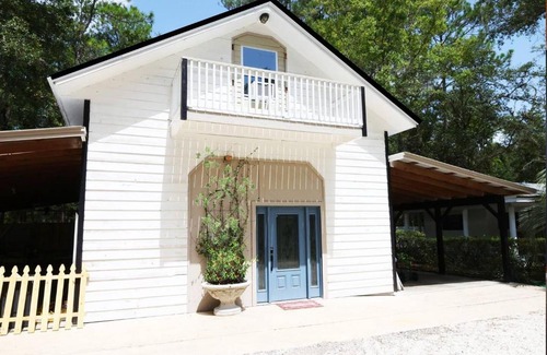 St. Augustine House | Charming Oasis - Ultimate Rustic Getaway!