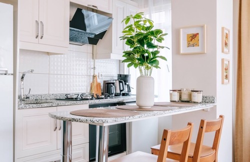 Rasimpasa Apartment | Charming Oasis w Balcony 5 min to Bull Statue