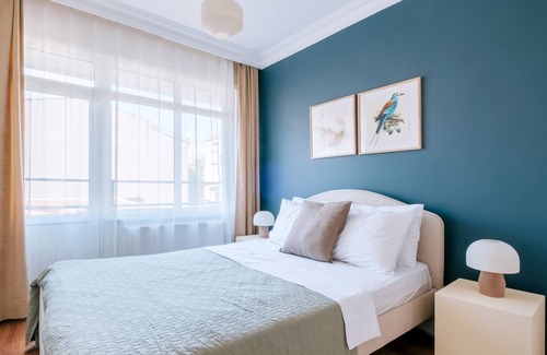 Rasimpasa Apartment | Charming Oasis w Balcony 5 min to Bull Statue