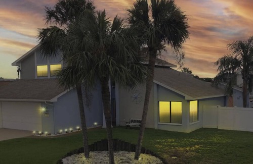 Spring Hill House | Charming Ocean Front 3-bedroom and 4 Bath with WiFi and AC in Hernando Beach