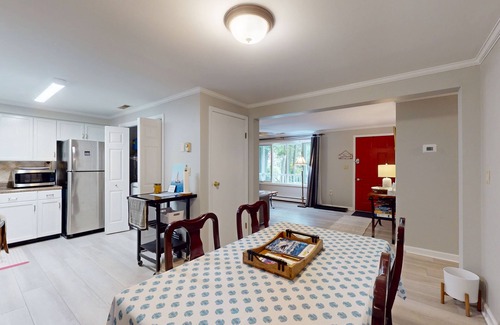 Ocean Pines House | Charming Ocean Pines home w/private deck, full kitchen, washer/dryer, AC & WiFi