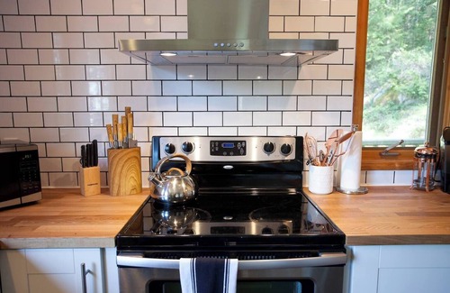 Madeira Park Cottage | Charming Ocean View Cottage with Private Sauna & Hot Tub