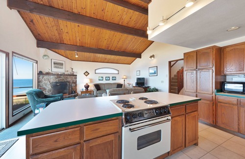Gleneden Beach House | Charming, Oceanfront Home w/Nearby Beach Access & Amazing Ocean Views