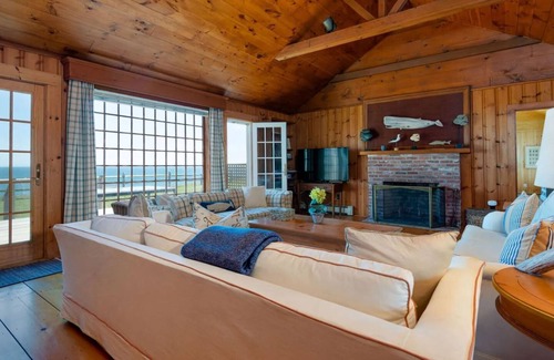 Siasconset House | Charming Oceanfront Cottage - 8 Minute Walk to Sankaty Head Lighthouse