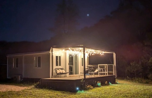 Paynes Crossing Cabin | Charming Off-Grid Cabin Near Wineries - Peaceful Retreat With Stunning Views