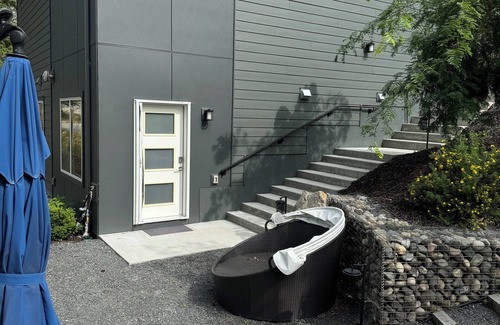 Vernon Apartment | Charming Okanagan lake view, 1 bedroom pet friendly suite in beautiful Vernon