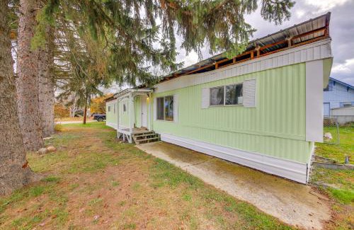 Libby House | Charming Old Farmhouse in Libby Pets Welcome!