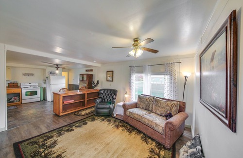 Libby Cottage | Charming Old Farmhouse in Libby: Pets Welcome!