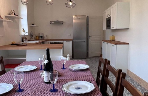 Jaligny-sur-Besbre Cottage | Charming Old Parsonage with Garden and WiFi, Near Vichy