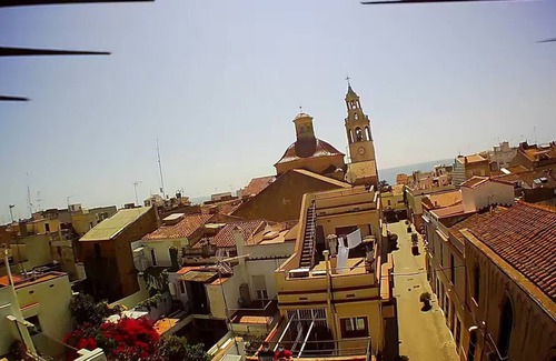 Premia de Mar House | Charming old town house steps from the beach