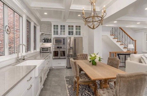 Old Town Alexandria House | Charming Old Town Jewel Box on Captain's Row one Block from the Potomac River