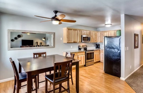 Old Town West Apartment | Charming Old Town Flat - King bed comfort