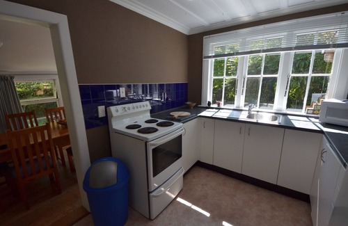 Reefton House | Charming older style cottage .