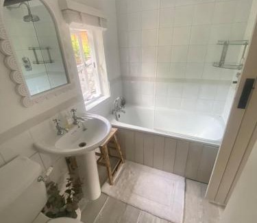 Romsey House | Charming One Bed Cottage in Historic Market Town