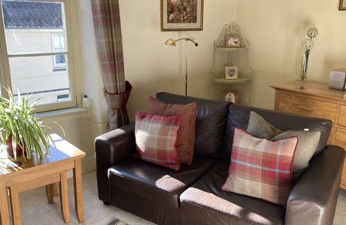 Cannards Grave Apartment | Charming one bedroom apartment in town house