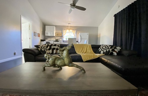 Northridge House | charming one Bedroom in Sherwood Forest