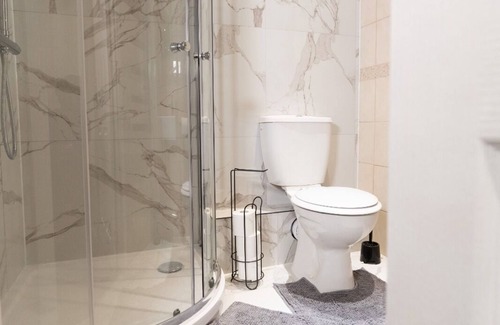 Alibon Apartment | Charming One Bedroom Apartment