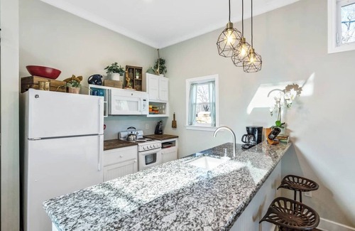 East Riverside House | Charming One Bedroom East Riverside Cottage