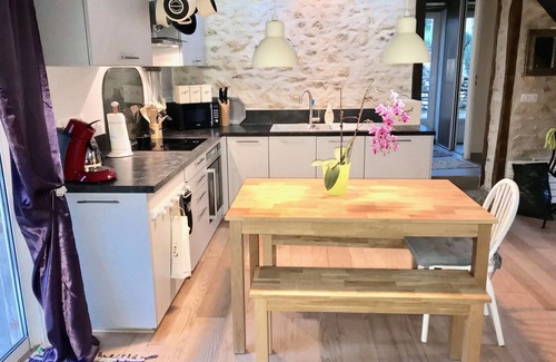 Varaignes Cottage | Charming One Bedroom Cottage