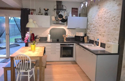 Varaignes Cottage | Charming One Bedroom Cottage