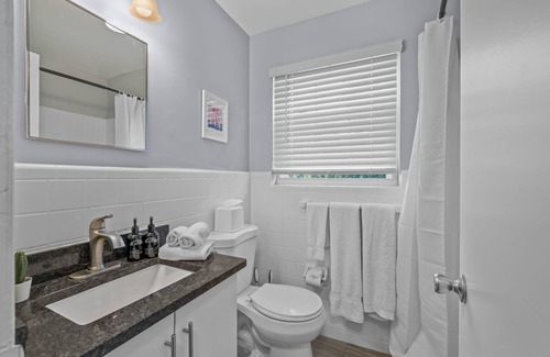 Virginia Highland Apartment | Charming One Bedroom in Virginia Highland!