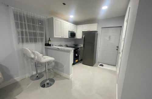 Seybold Apartment | Charming one bedroom with AC and WiFi in lovely Miami