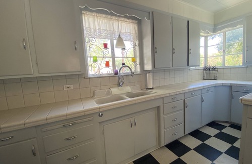 Brenham House | Charming original 1940's home in the heart of downtown Brenham