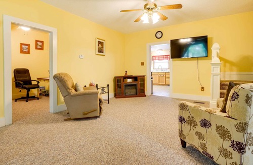 Frontier House | Charming Osseo Hideaway w/ Private Deck & Yard!